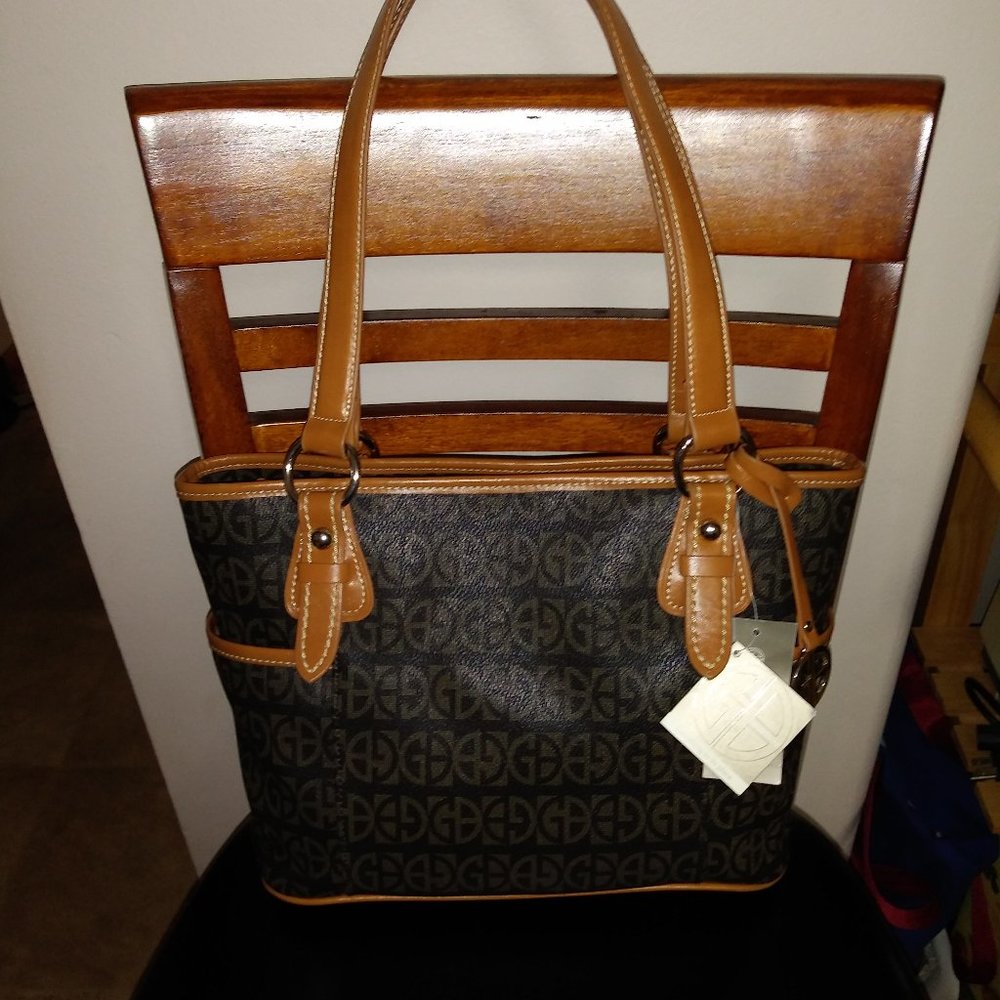 CLEARANCE! Versatile Giani Bernini bag